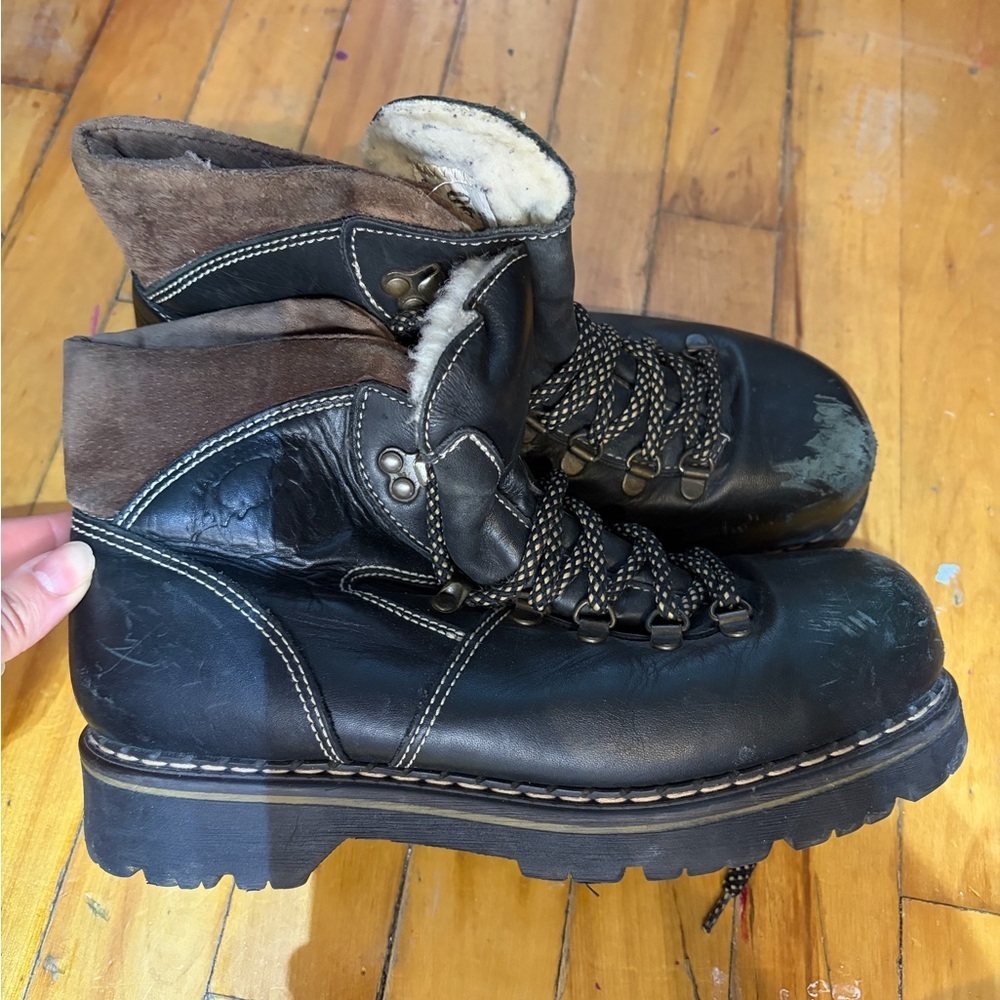 Saute mouton sherpa lined Black and Brown Hiking Boots‎